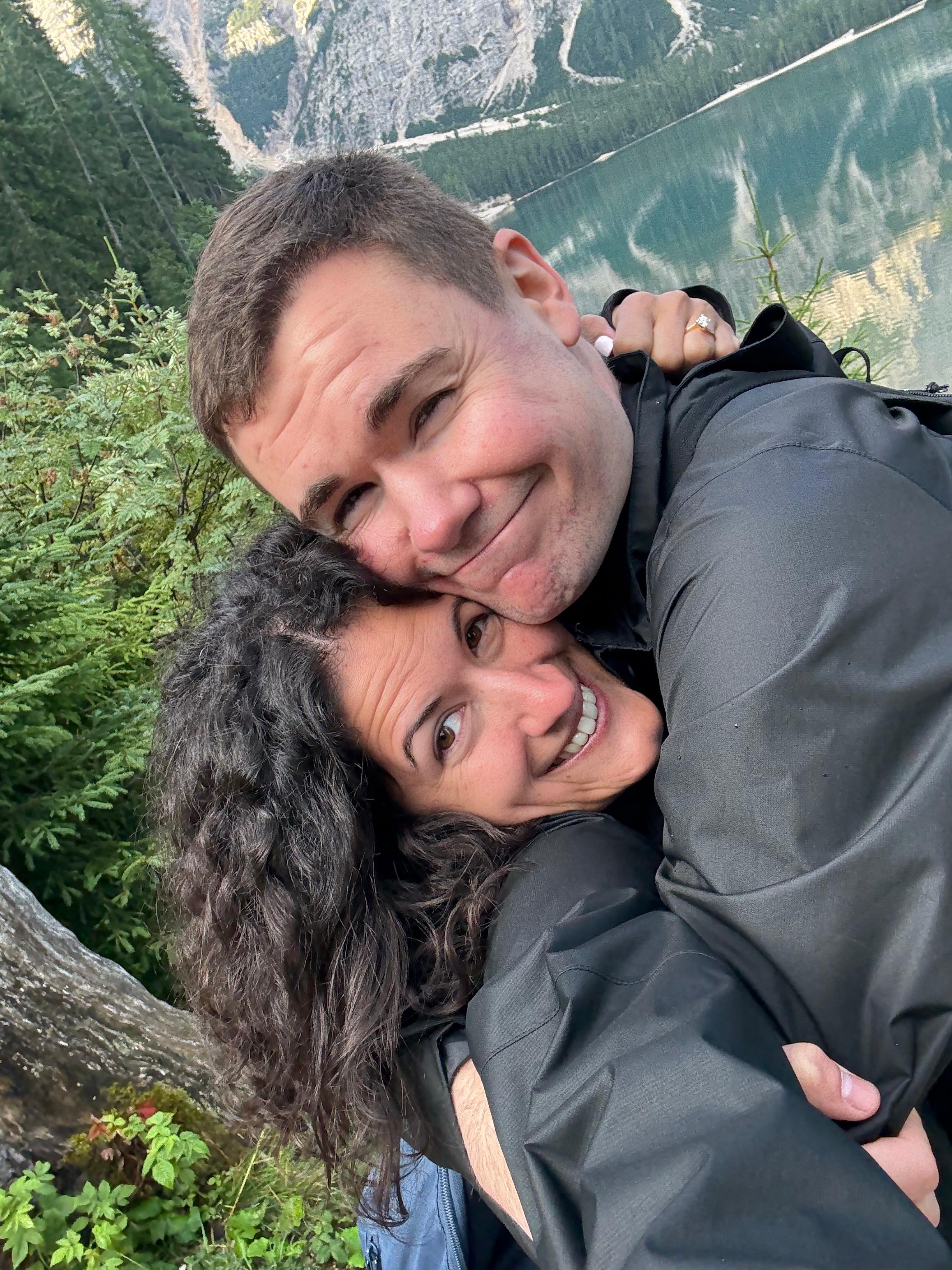 Foto de David y Elsa celebrando